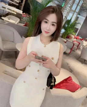 天然美乳依依
