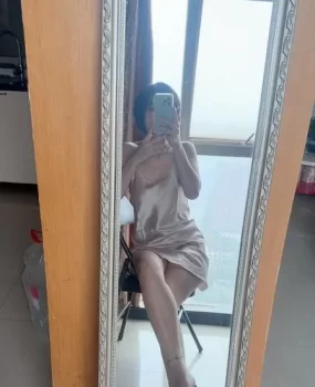 短发气质mm