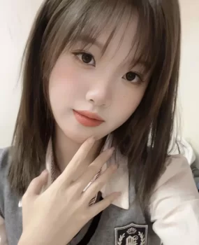 02年粉嫩小姐姐