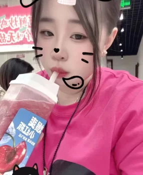 二院附近小胖妮