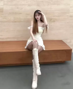 渔网袜工厂黑丝小姐姐身材娇小玲珑没谈男朋友