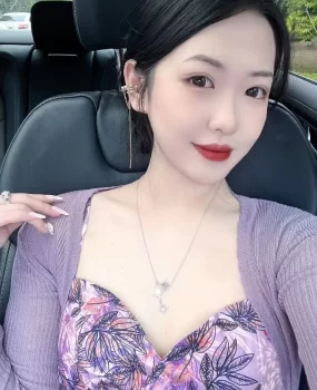 北京丫丫，刚下海的房产经纪