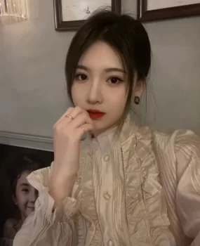舌吻绿茶系嫩妹