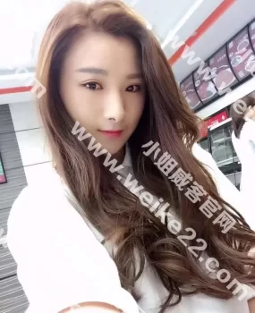 推荐给贵阳LY一个精致小妞，美腿美B美颜。