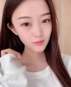 00后小嫩妹，颜值非常高，B特别紧而且水特别多