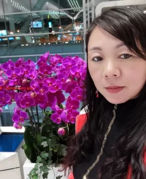 喜欢熟女的有福了，皮肤很白