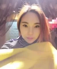 很腼腆的一个少妇